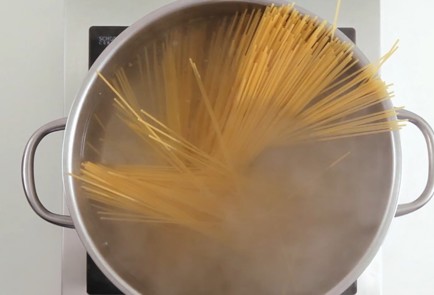 Фото шага рецепта Спагетти с лимонным песто 30218 шаг 2  