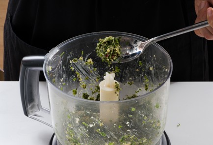 Фото шага рецепта Спагетти с песто из трав 152557 шаг 3  