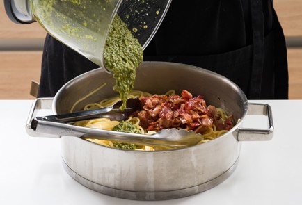 Фото шага рецепта Спагетти с песто из трав 152557 шаг 9  