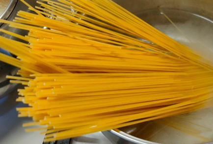 Фото шага рецепта Спагетти с рапанами 190121 шаг 3  