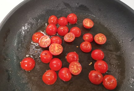 Фото шага рецепта Спагетти с сыром страчателла 175818 шаг 2  