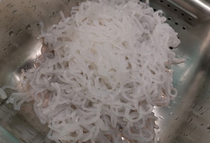 Фото шага рецепта Спагетти с сыром страчателла 175818 шаг 3  