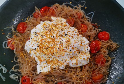 Фото шага рецепта Спагетти с сыром страчателла 175818 шаг 7  
