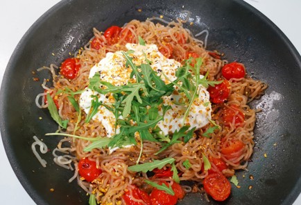 Фото шага рецепта Спагетти с сыром страчателла 175818 шаг 8  