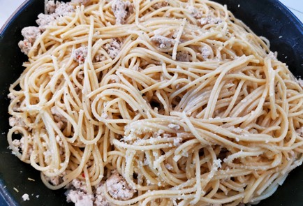 Фото шага рецепта Спагетти с трюфельным соусом 151115 шаг 11  
