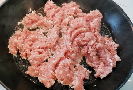 Фото шага рецепта Спагетти с трюфельным соусом 151115 шаг 2  