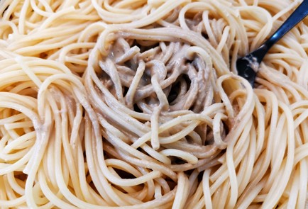 Фото шага рецепта Спагетти с трюфельным соусом 151115 шаг 9  