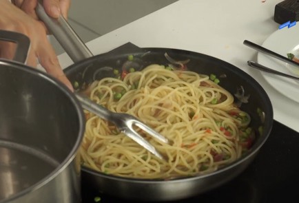 Фото шага рецепта Спагетти с зеленым горошком и тунцом 125374 шаг 5  