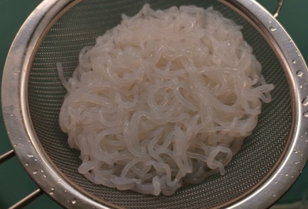 Фото шага рецепта Спагетти ширатаки с грибами эноки 186485 шаг 11  