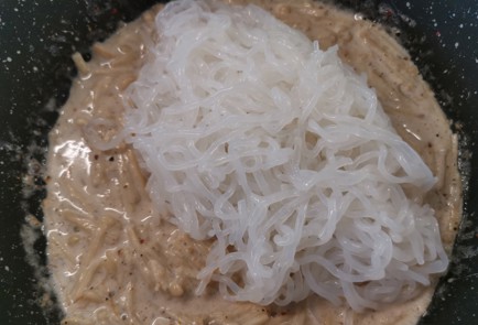 Фото шага рецепта Спагетти ширатаки с грибами эноки 186485 шаг 12  