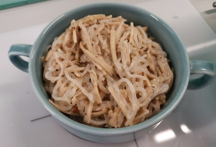 Фото шага рецепта Спагетти ширатаки с грибами эноки 186485 шаг 13  