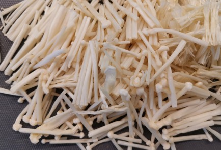 Фото шага рецепта Спагетти ширатаки с грибами эноки 186485 шаг 5  