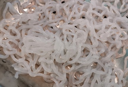 Фото шага рецепта Спагетти ширатаки с грибами 174161 шаг 7  