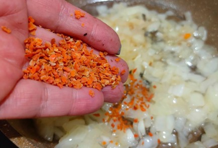 Фото шага рецепта Спагетти со сливочногрибным соусом 188064 шаг 6  