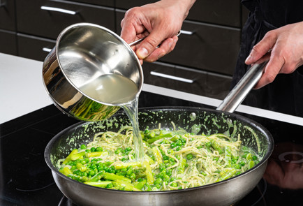 Фото шага рецепта Спагетти со спаржей 191614 шаг 10  