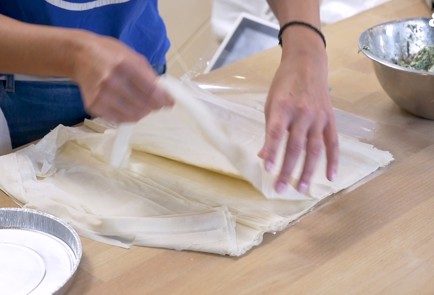 Фото шага рецепта Спанакопита с фетой 151365 шаг 1  