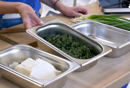 Фото шага рецепта Спанакопита с фетой 151365 шаг 2  