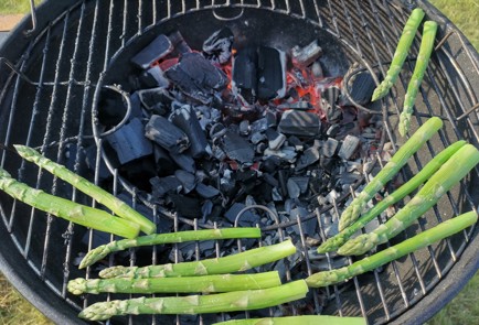 Фото шага рецепта Спаржа на гриле 189476 шаг 10  