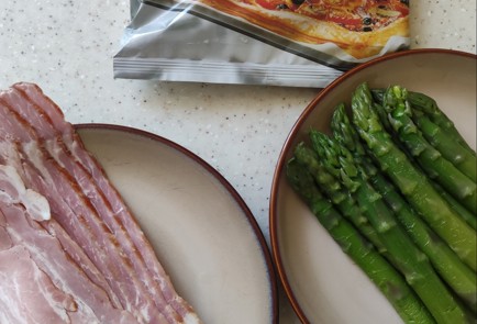 Фото шага рецепта Спаржа в беконе и слоеном тесте 173480 шаг 1  