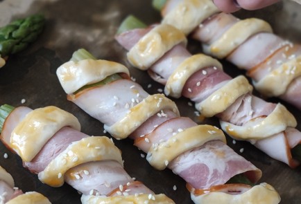 Фото шага рецепта Спаржа в беконе и слоеном тесте 173480 шаг 8  