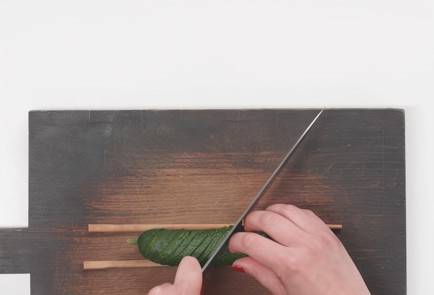 Фото шага рецепта Спиральки из огурцов 173698 шаг 2  