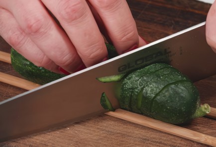 Фото шага рецепта Спиральки из огурцов 173698 шаг 3  