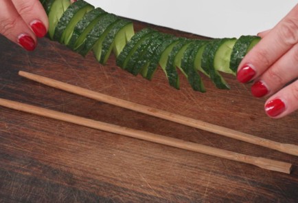 Фото шага рецепта Спиральки из огурцов 173698 шаг 5  