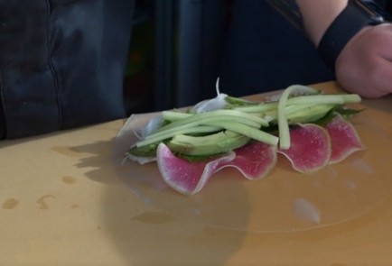 Фото шага рецепта Спрингроллы с авокадо и овощами 138435 шаг 2  