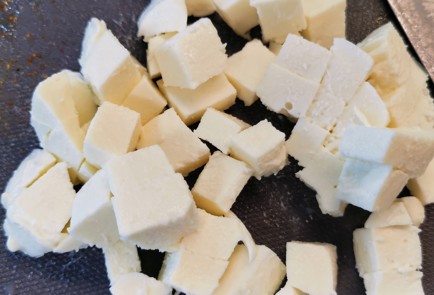 Фото шага рецепта Средиземноморский салат с песто 152650 шаг 4