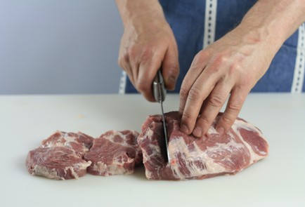 Фото шага рецепта Стейк из свиной шеи в маринаде из бальзамико 48721 шаг 1  