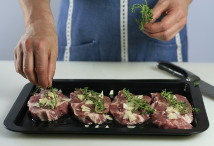 Фото шага рецепта Стейк из свиной шеи в маринаде из бальзамико 48721 шаг 3  