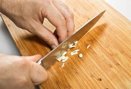 Фото шага рецепта Стейк из тунца с гарниром из брюссельской капусты 30378 шаг 6  