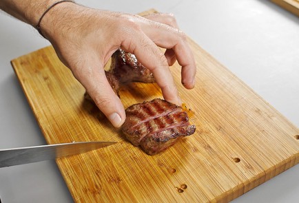 Фото шага рецепта Стейк с мятой и бальзамическим уксусом 31109 шаг 7  