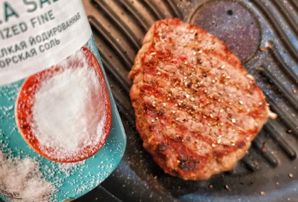 Фото шага рецепта Стейк из говяжьего антрекота 152935 шаг 6  