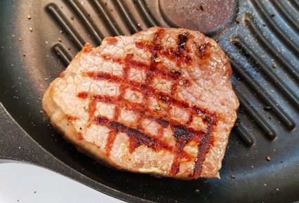 Фото шага рецепта Стейк из говяжьего антрекота 152935 шаг 7  