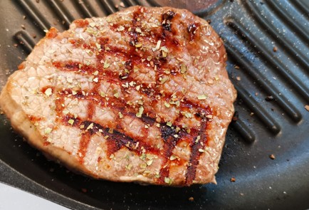 Фото шага рецепта Стейк из говяжьего антрекота 152935 шаг 8  