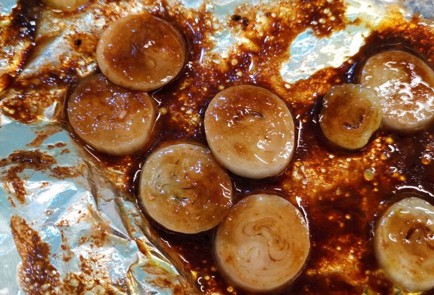 Фото шага рецепта Стейк лосося с маринованным луком 152258 шаг 3  