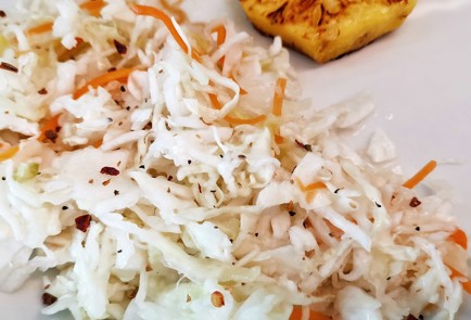 Фото шага рецепта Стейкбургер с ананасом и гарниром из квашеной капусты 151372 шаг 12  