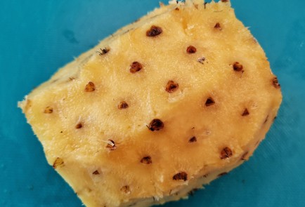 Фото шага рецепта Стейкбургер с ананасом и гарниром из квашеной капусты 151372 шаг 2  