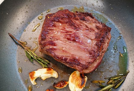 Фото шага рецепта Стейк бавет 188248 шаг 5  