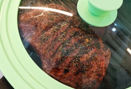 Фото шага рецепта Стейк Black Angus на сковороде 174164 шаг 9  