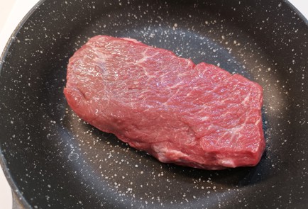 Фото шага рецепта Стейк денвер 175945 шаг 4  