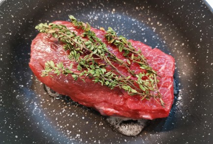 Фото шага рецепта Стейк денвер 175945 шаг 5  