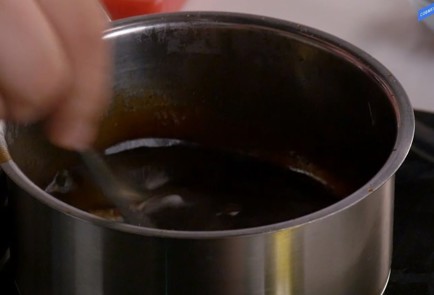 Фото шага рецепта Стейк флэтайрон с можжевеловым соусом и картофельным пюре 137043 шаг 4