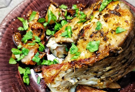 Фото шага рецепта Стейк из амура на сковороде 173959 шаг 11  