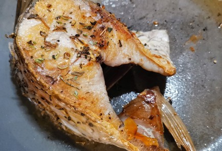 Фото шага рецепта Стейк из амура на сковороде 173959 шаг 8  