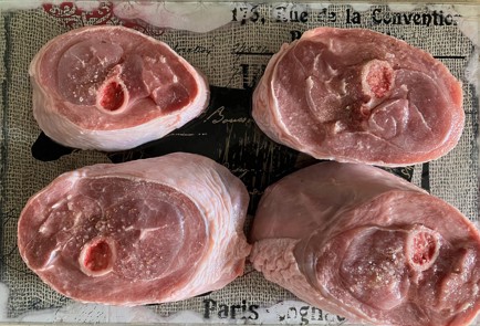 Фото шага рецепта Стейк из голени индейки с грибным соусом 187236 шаг 1  