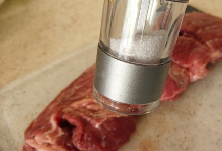 Фото шага рецепта Стейк из говядины 191597 шаг 2  