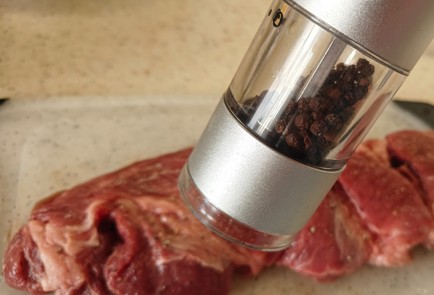 Фото шага рецепта Стейк из говядины 191597 шаг 3  