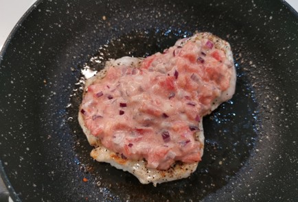 Фото шага рецепта Стейк из грудки индейки с сыром 187322 шаг 10